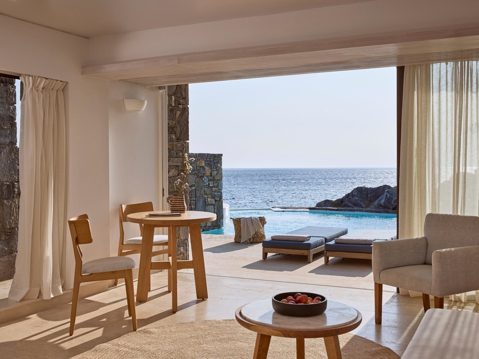 Wohnbeispiel Club – Studio Seafront Private Pool
