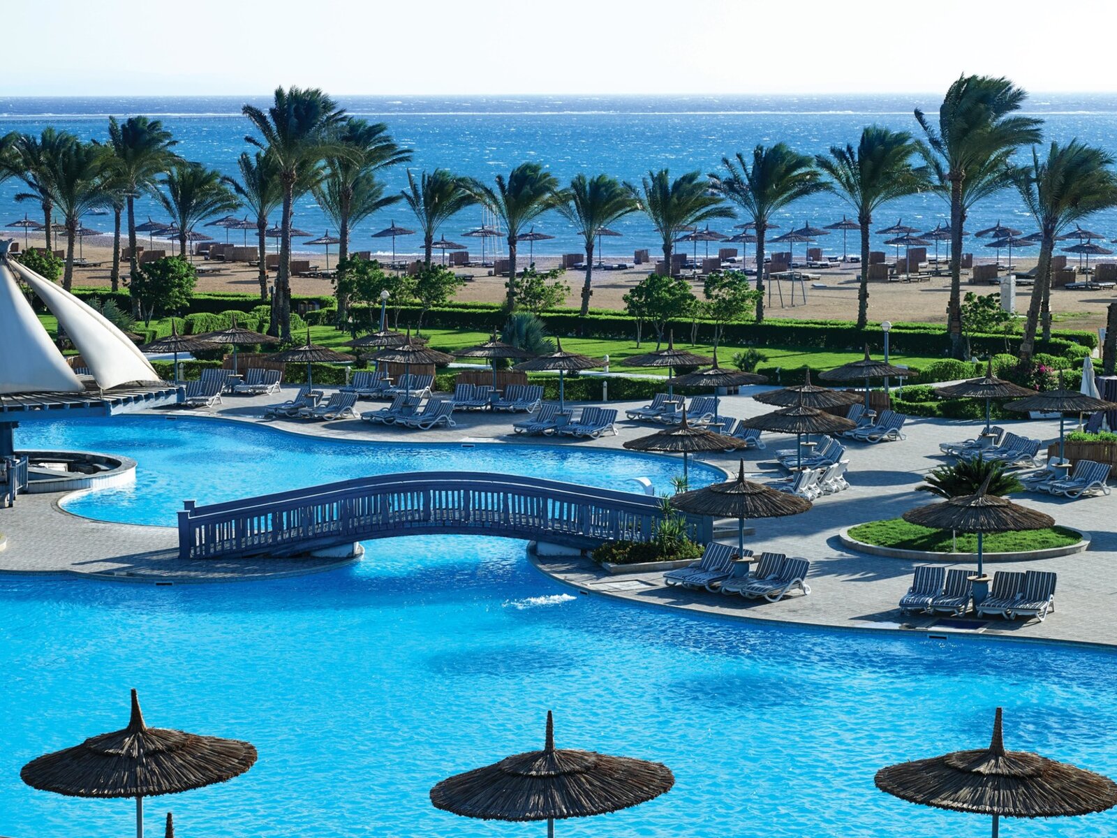 Palms Pool