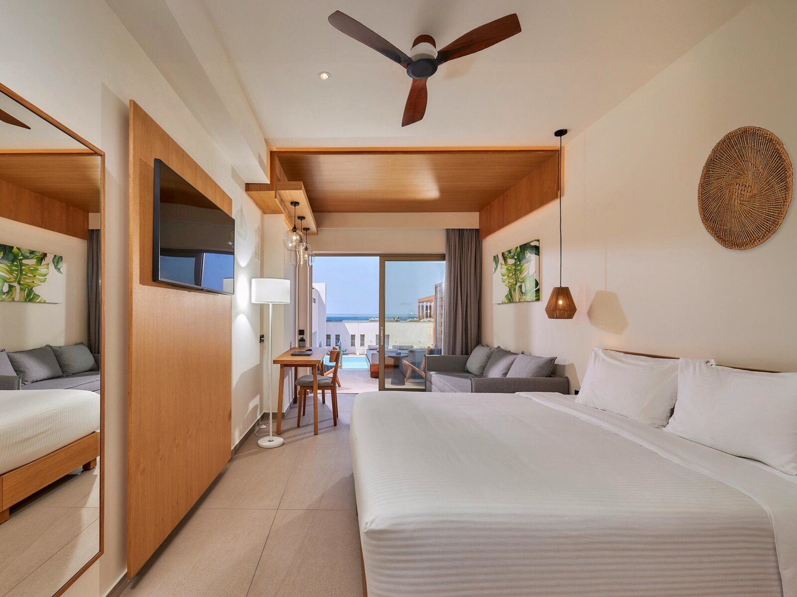 Superior Private Pool Room