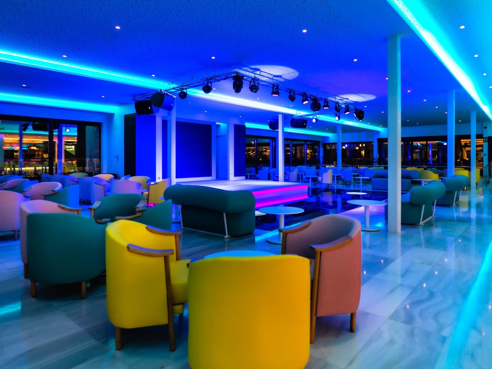 FUN BAR