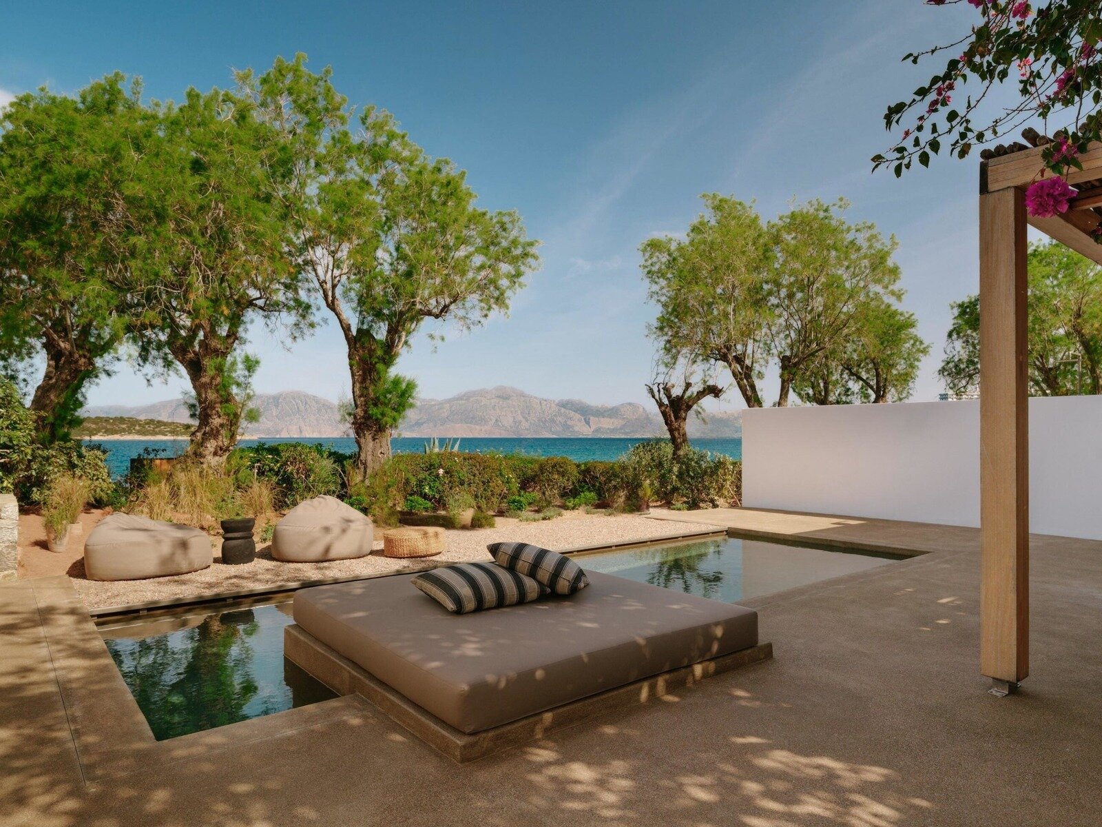 Wohnbeispiel Superior Bungalow sea front with private pool