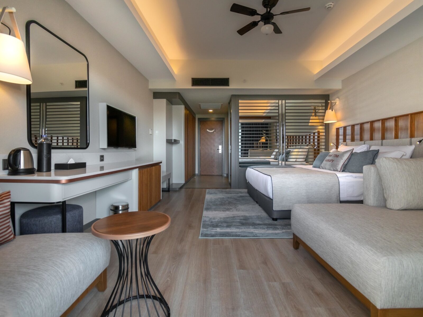 Wohnbeispiel Single with Child Double Standard Sea View Room