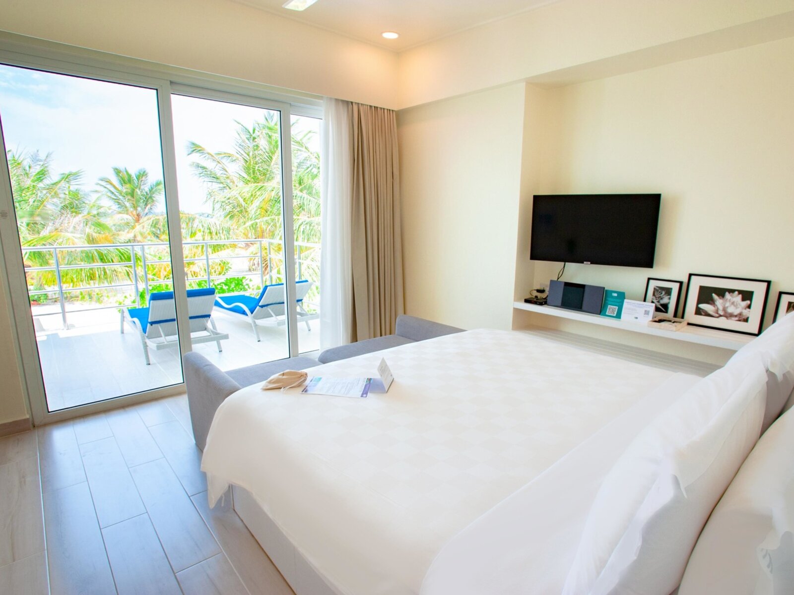 Wohnbeispiel Three Bedroom Beach Pool Villa Garden View