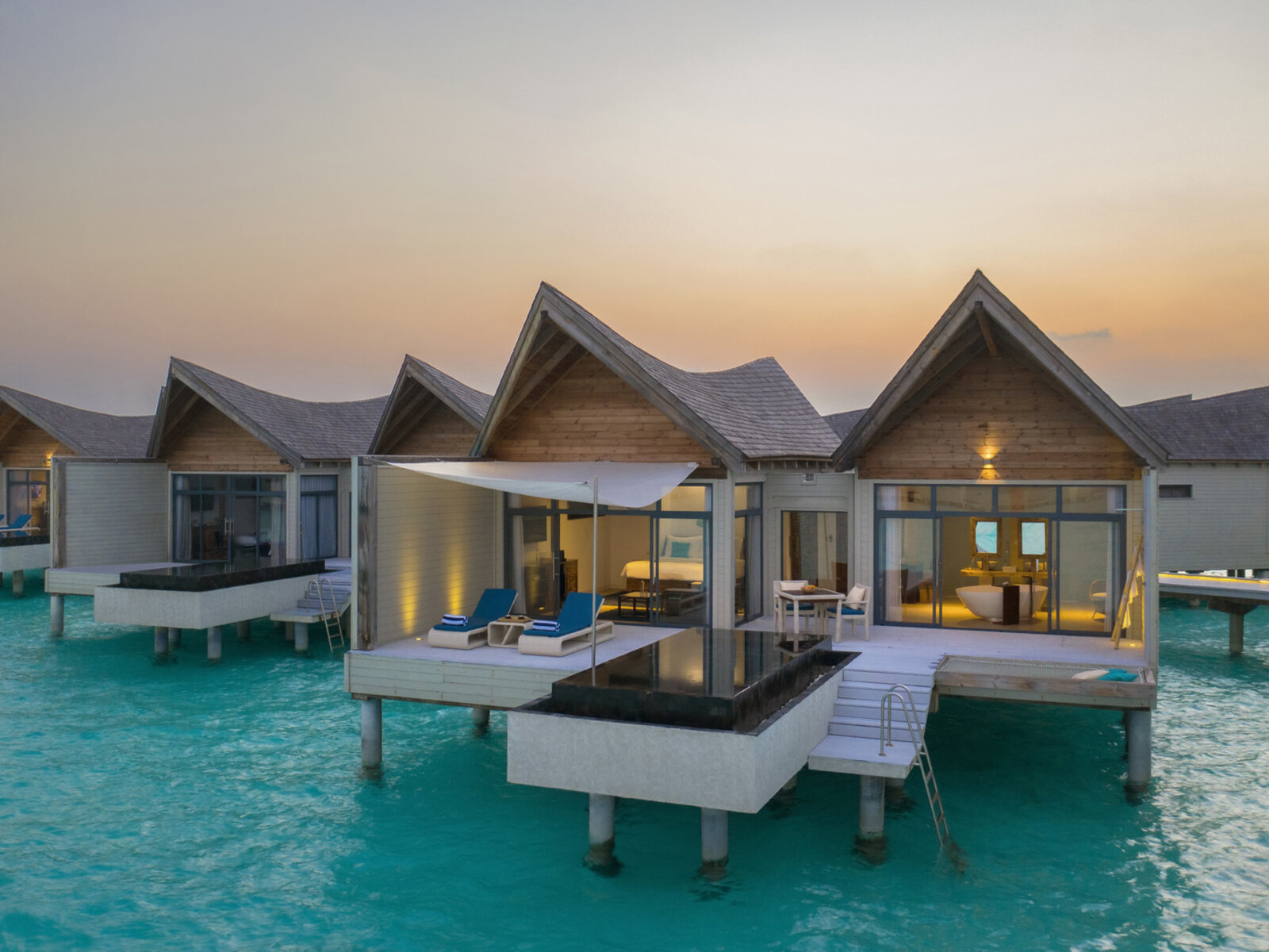 Wohnbeispiel Overwater Pool Villa Ocean