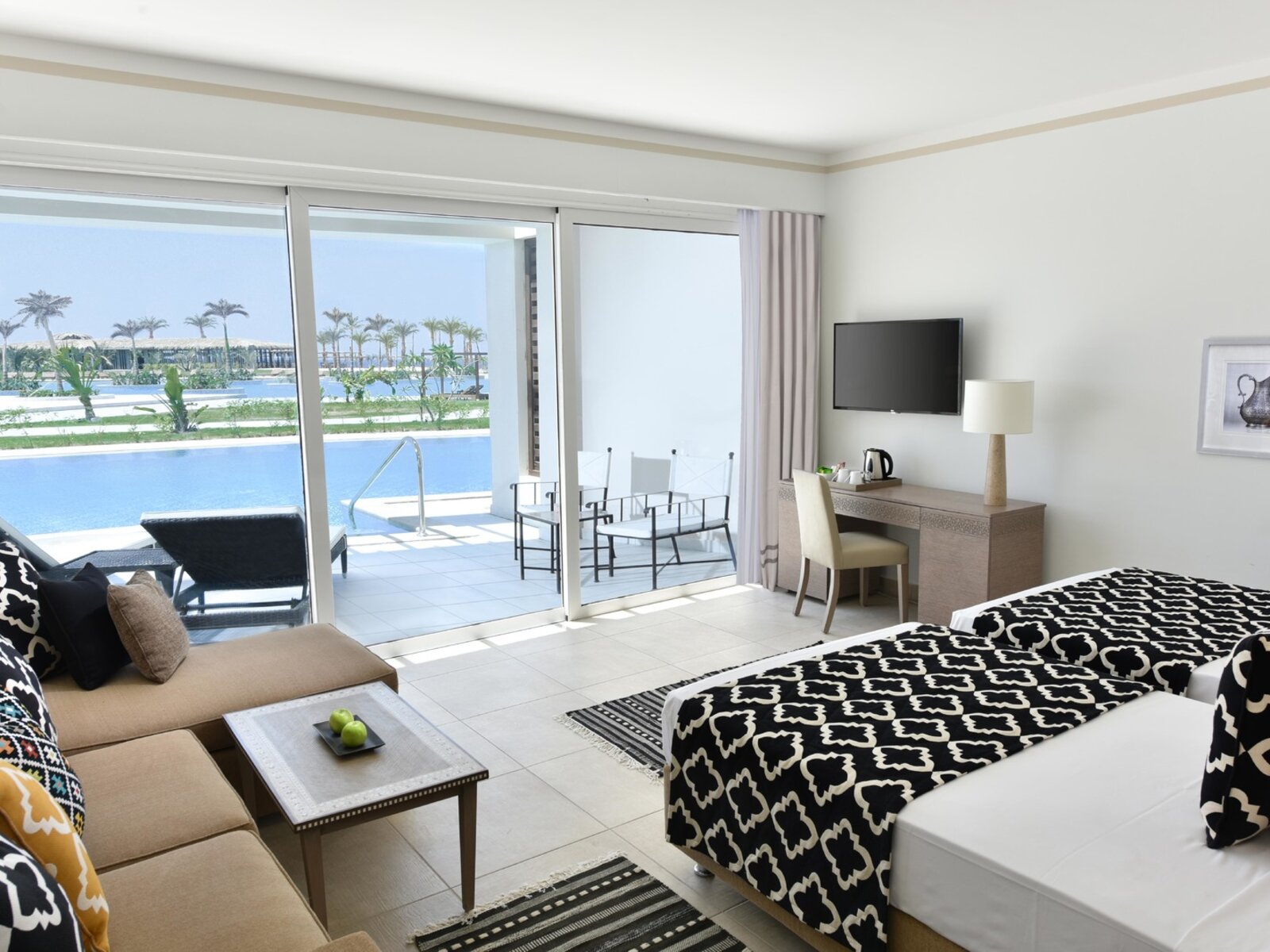 Wohnbeispiel Deluxe Swim UP Pool Room