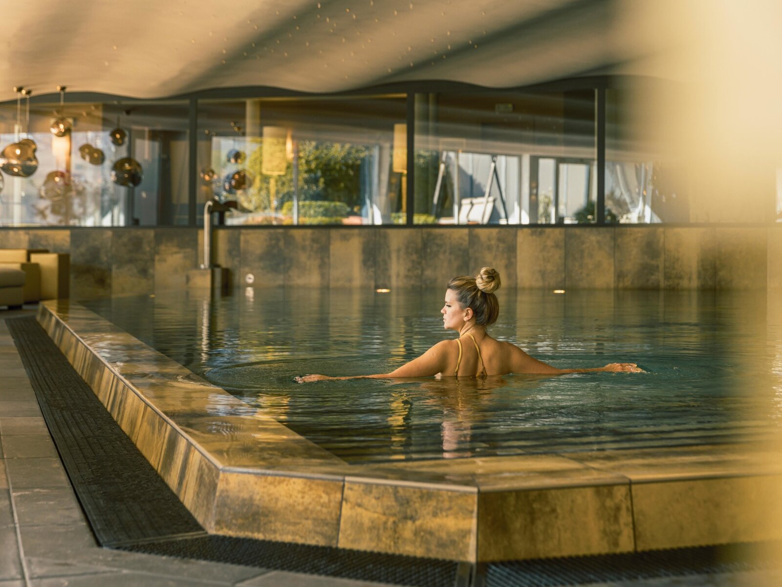 Hallenbad mit Massagedüsen
