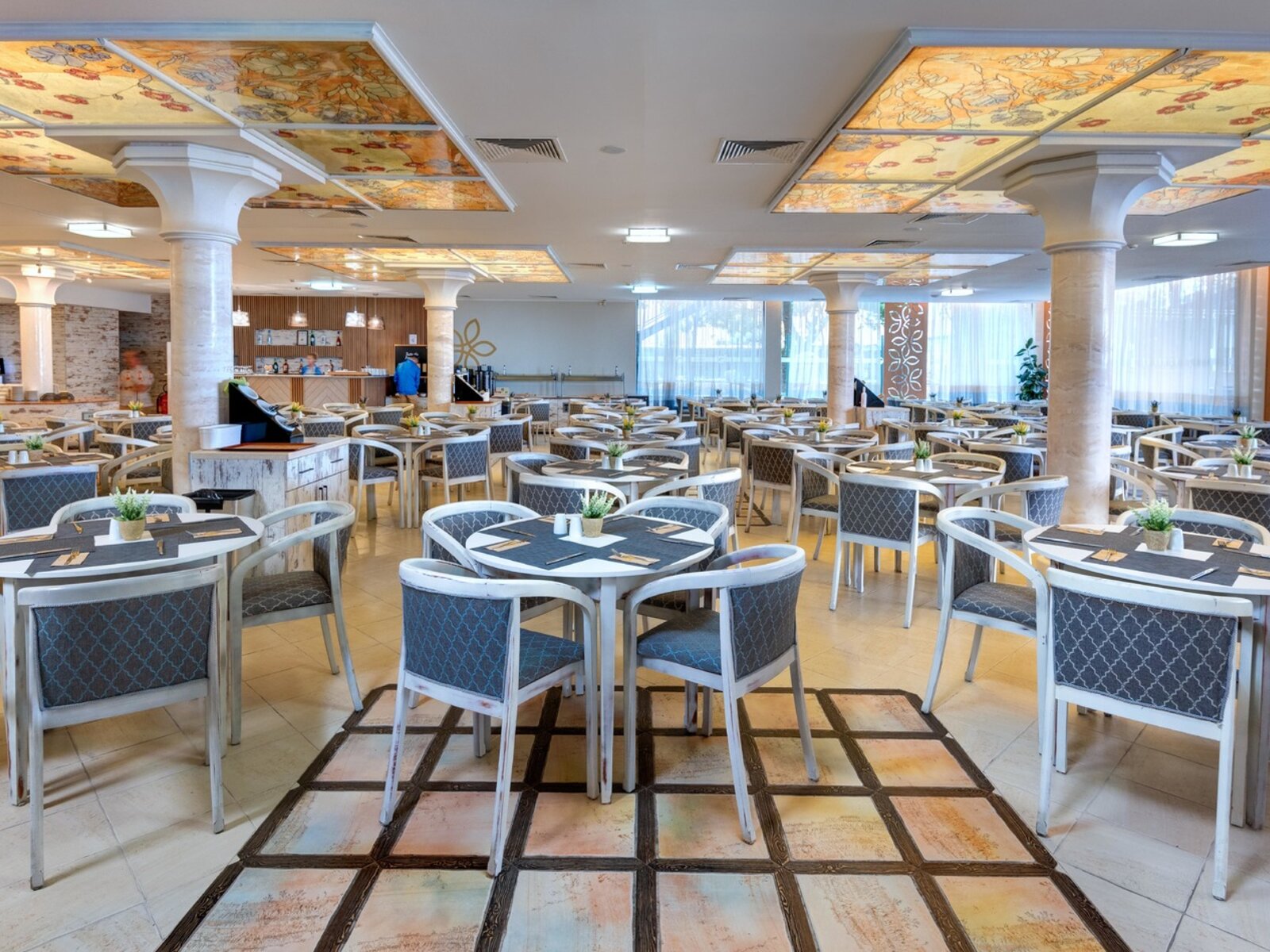 Main Restaurant BELLEVUE