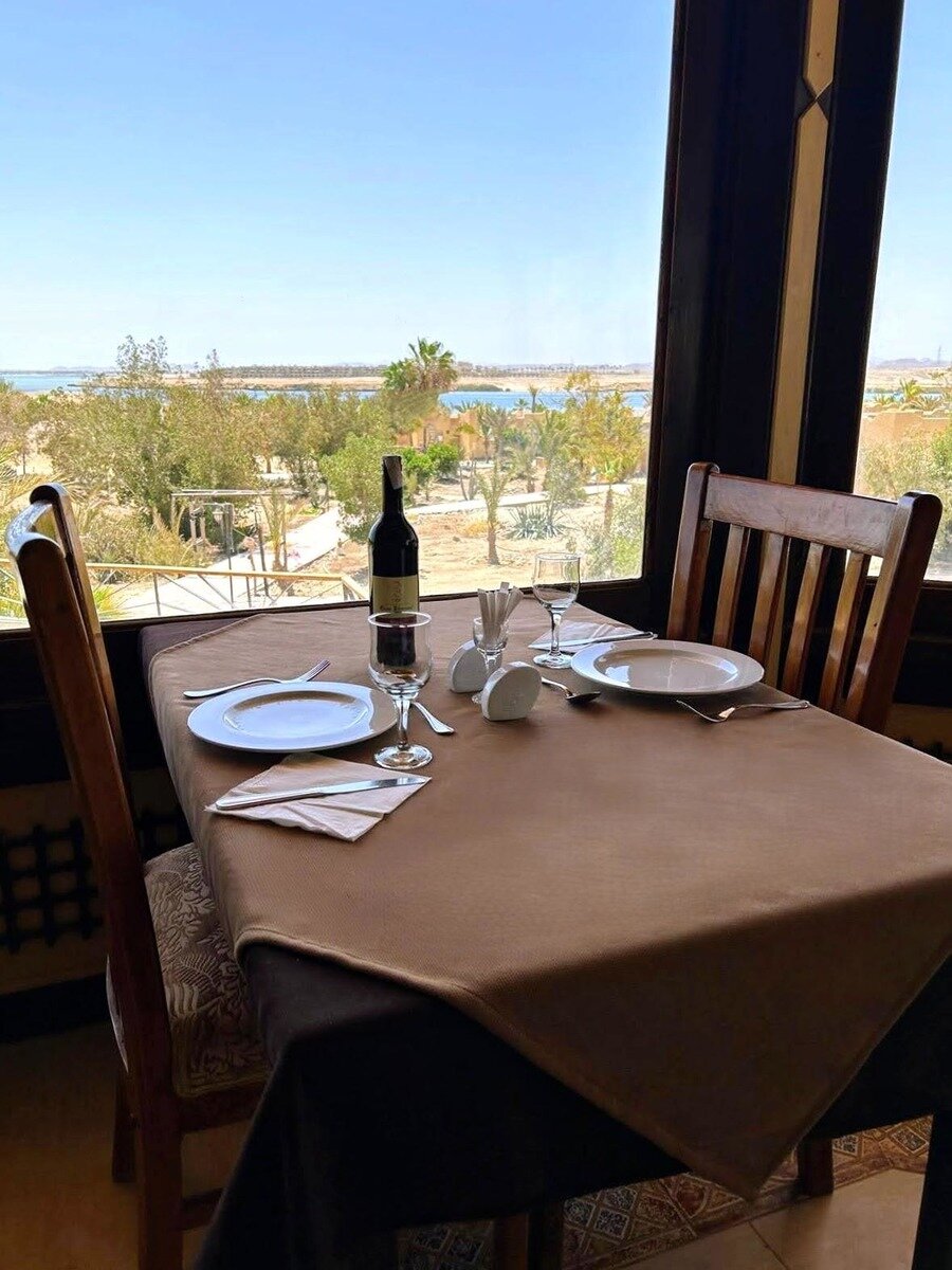 Main Restaurant ( Breakfast - Dinner )