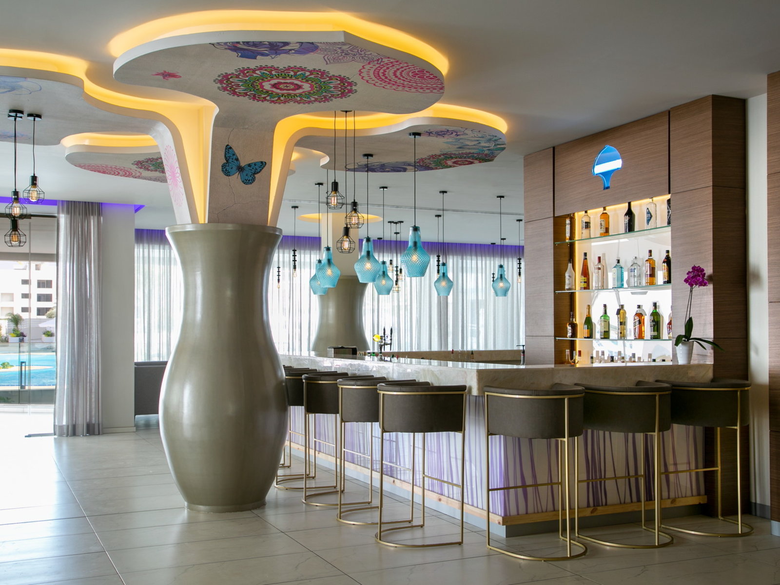 PELAGOS LOBBY BAR
