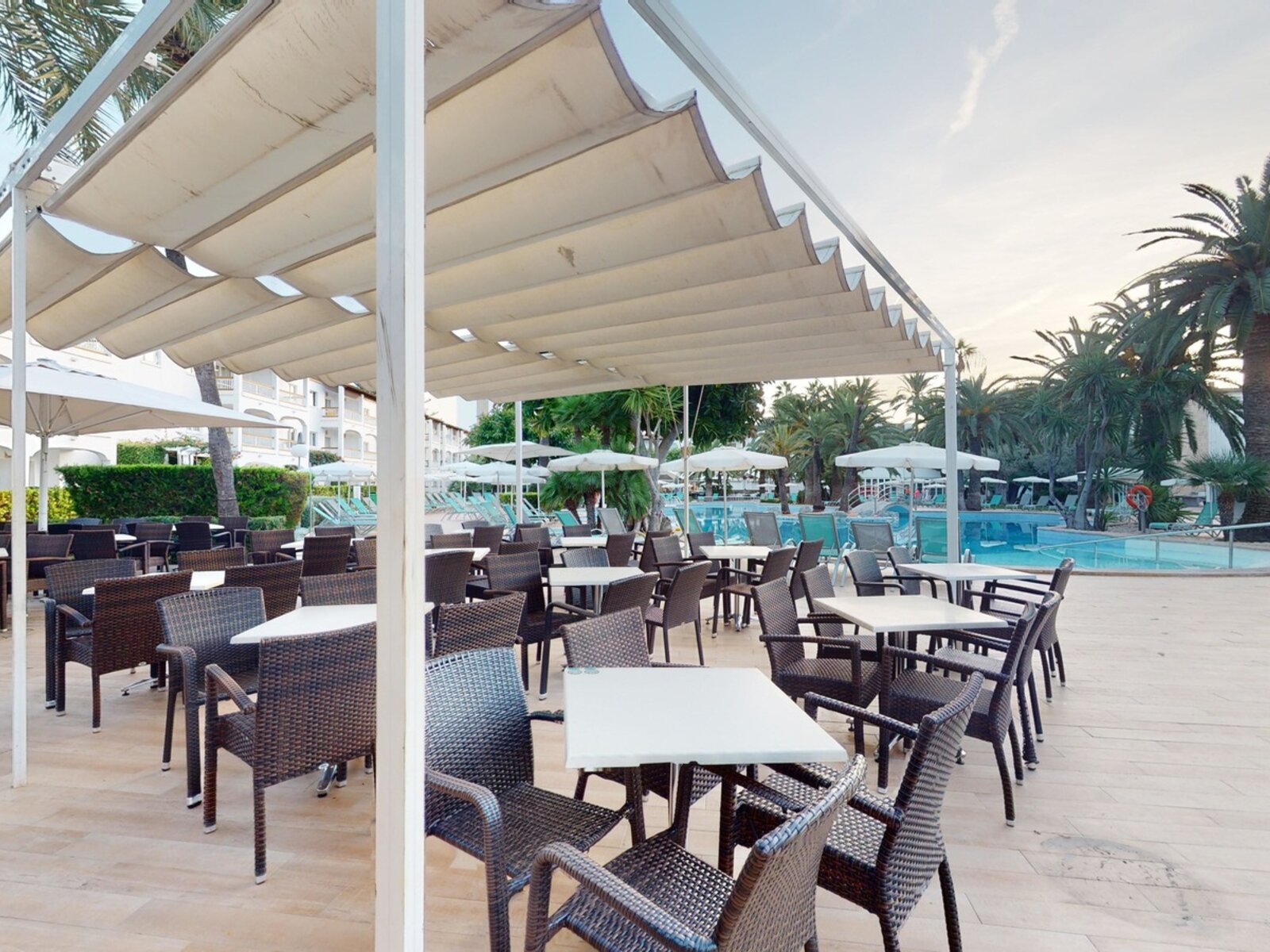 Fresc Pool Bar
