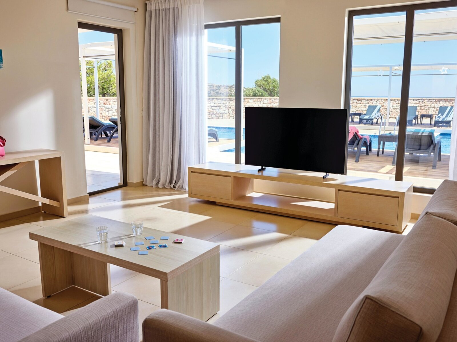 Wohnbeispiel Two Bedroom Suite Sharing Pool