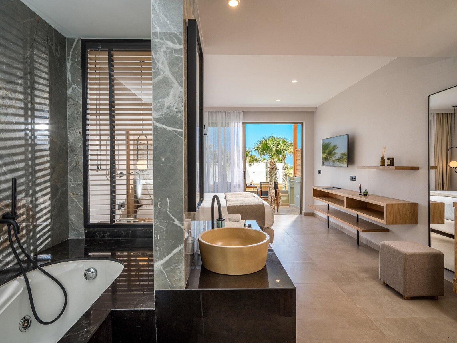 Wohnbeispiel Double room with interior jacuzzi