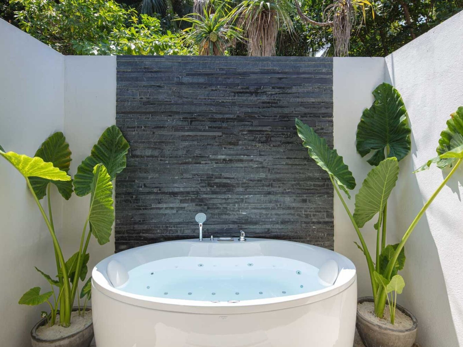Wohnbeispiel Deluxe Jacuzzi Beach Villa