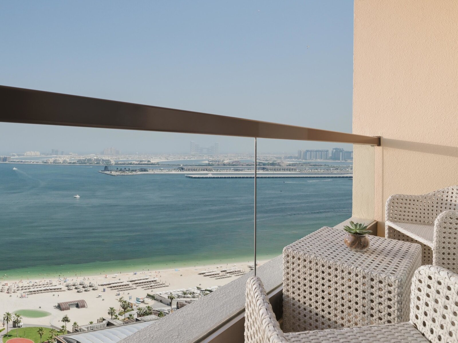 Wohnbeispiel Club Sea View Room with Balcony and Lounge Access