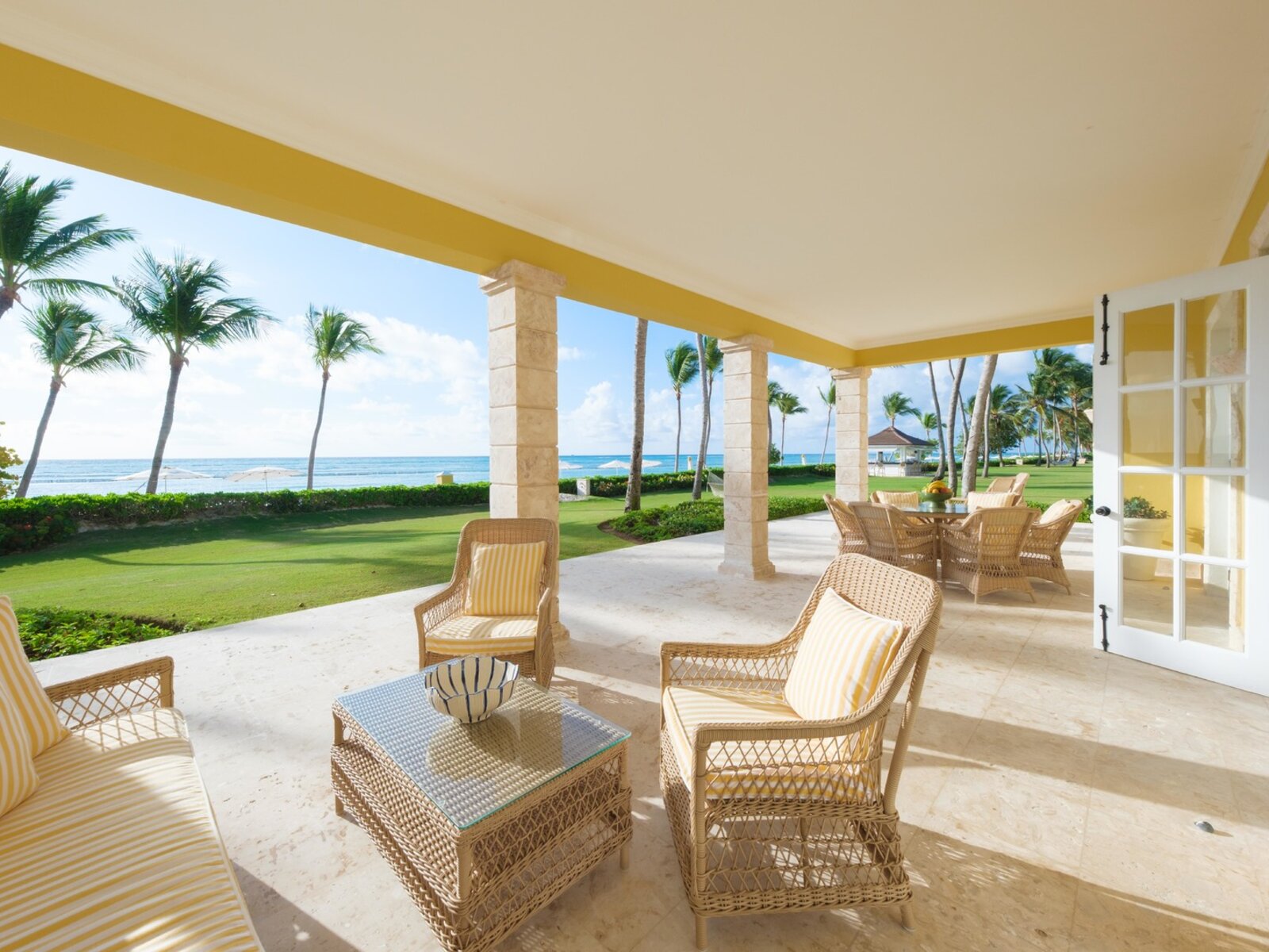 Wohnbeispiel Three Bedroom Villa Beach Front