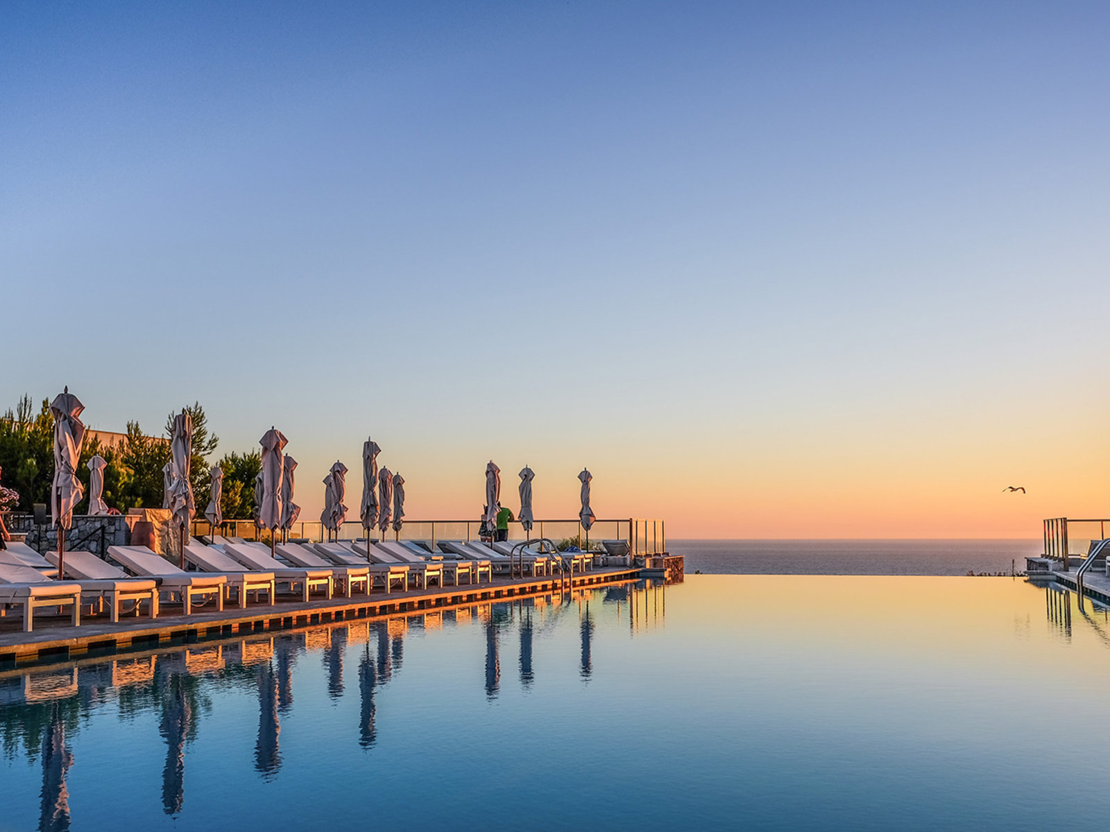 Infinity Pool (guests from 16 y.o. only)