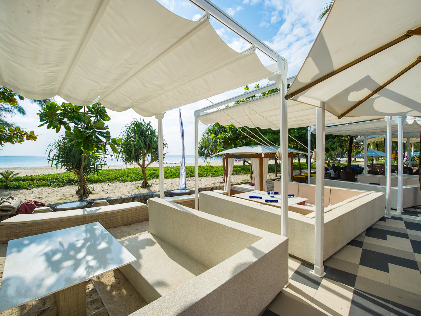COAST BEACH CLUB & BISTRO