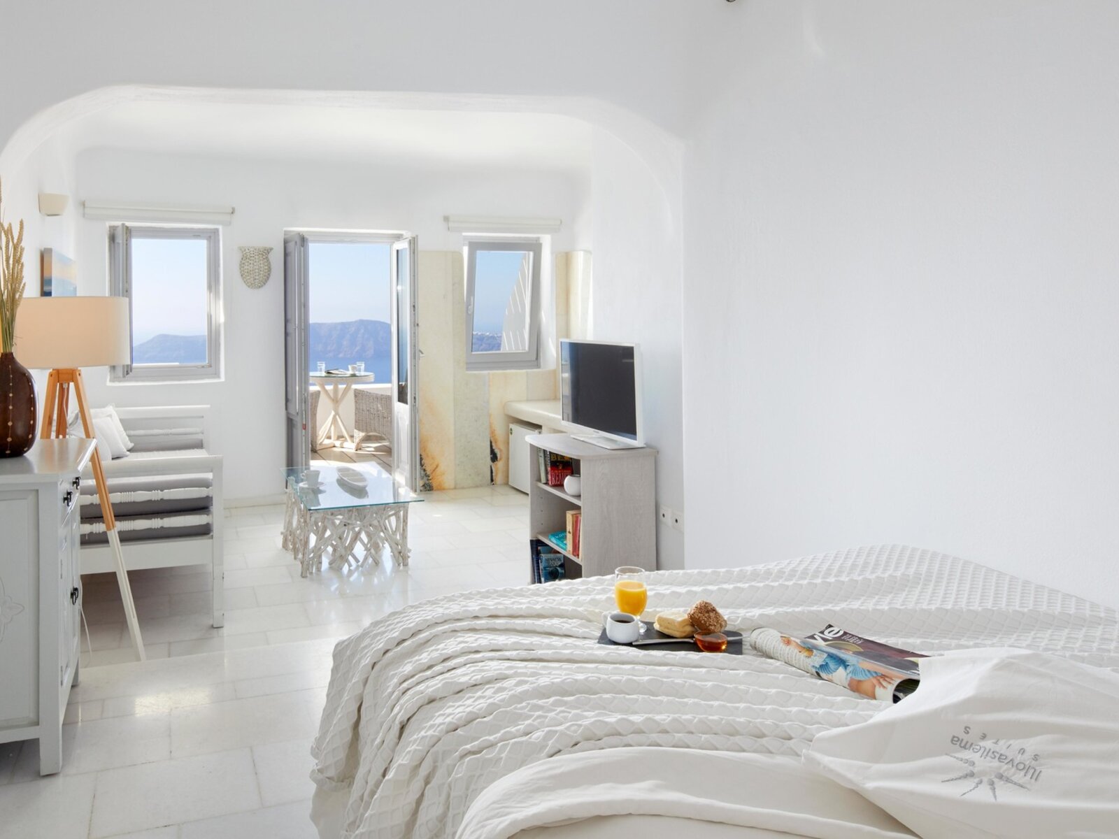 Wohnbeispiel Superior suite with Jacuzzi and caldera view