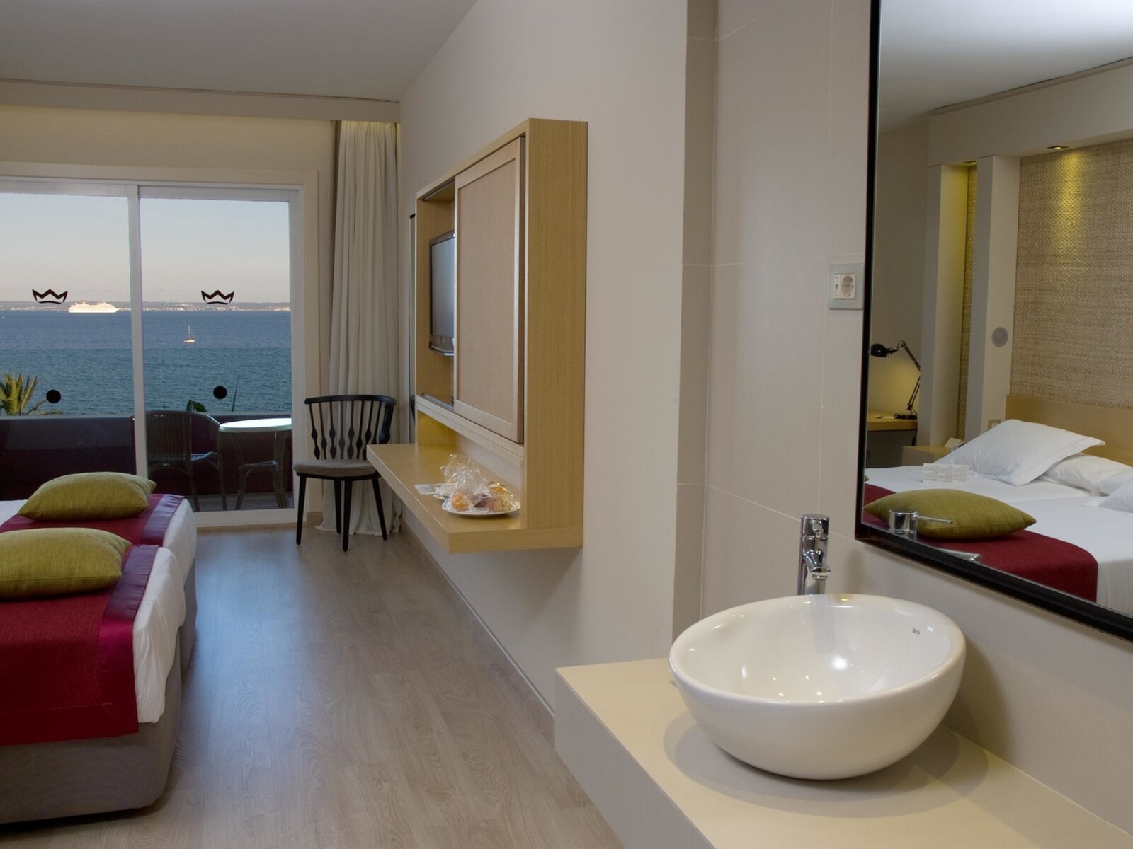 Wohnbeispiel Double Room Sea View High Floor