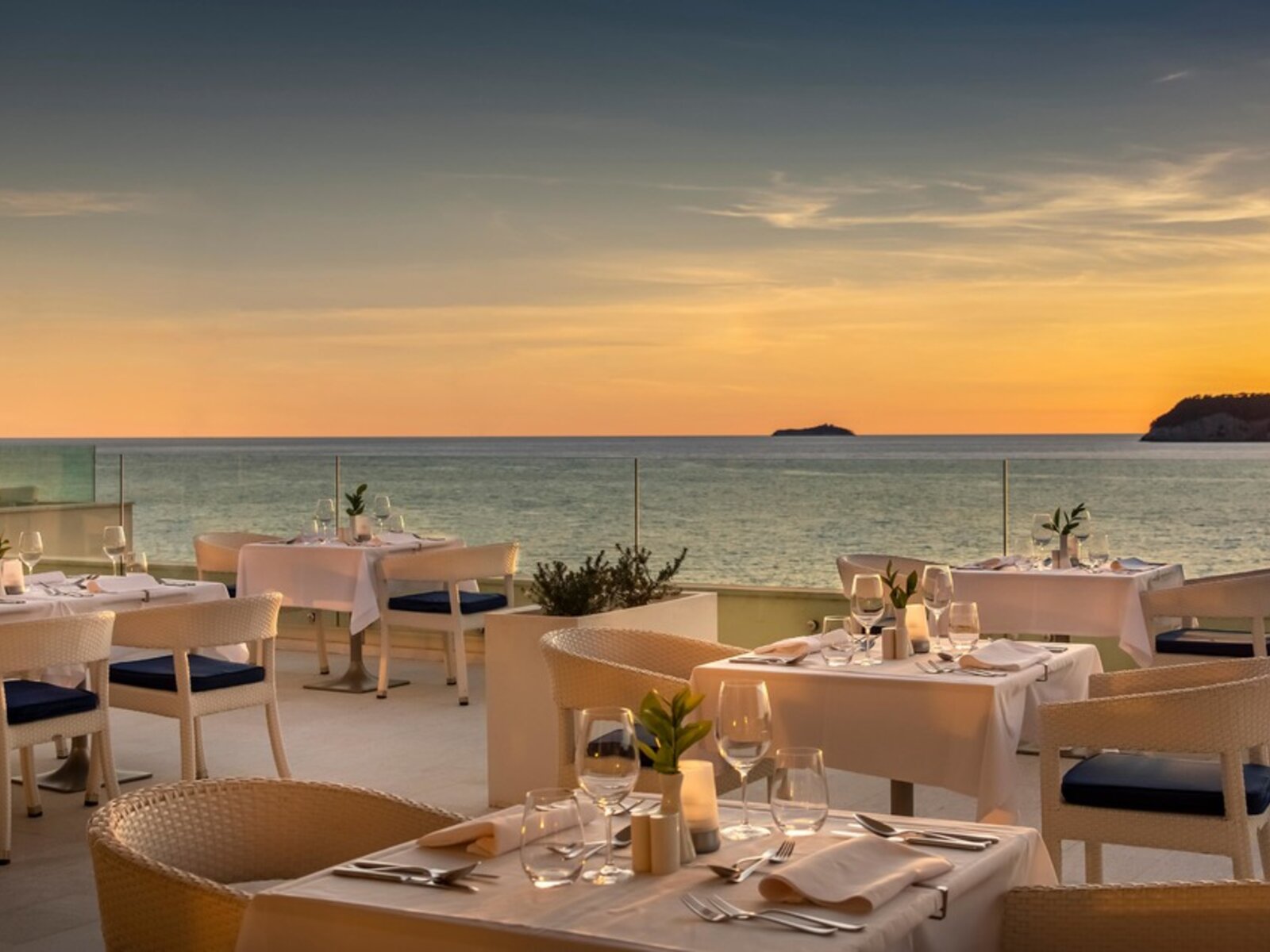 PREMIUM BUFFET RESTAURANT