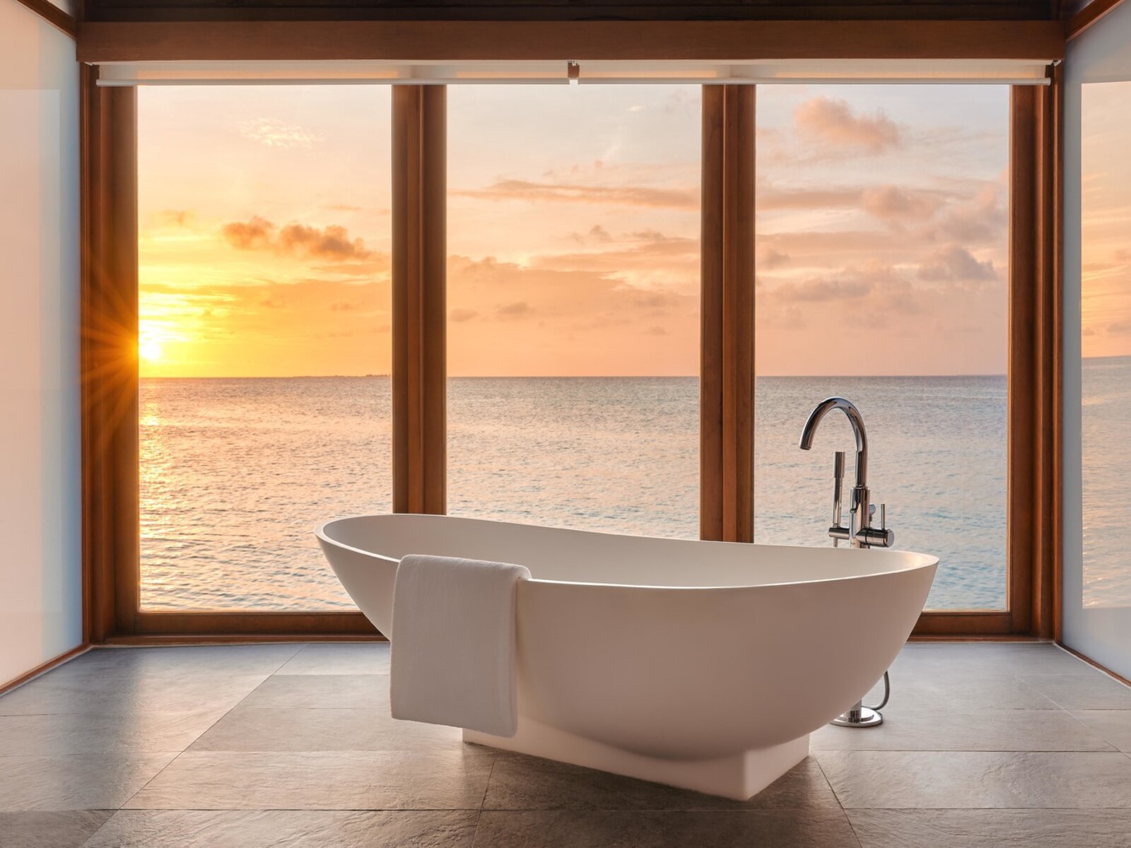 Wohnbeispiel Sunset Over Water Pool Suite