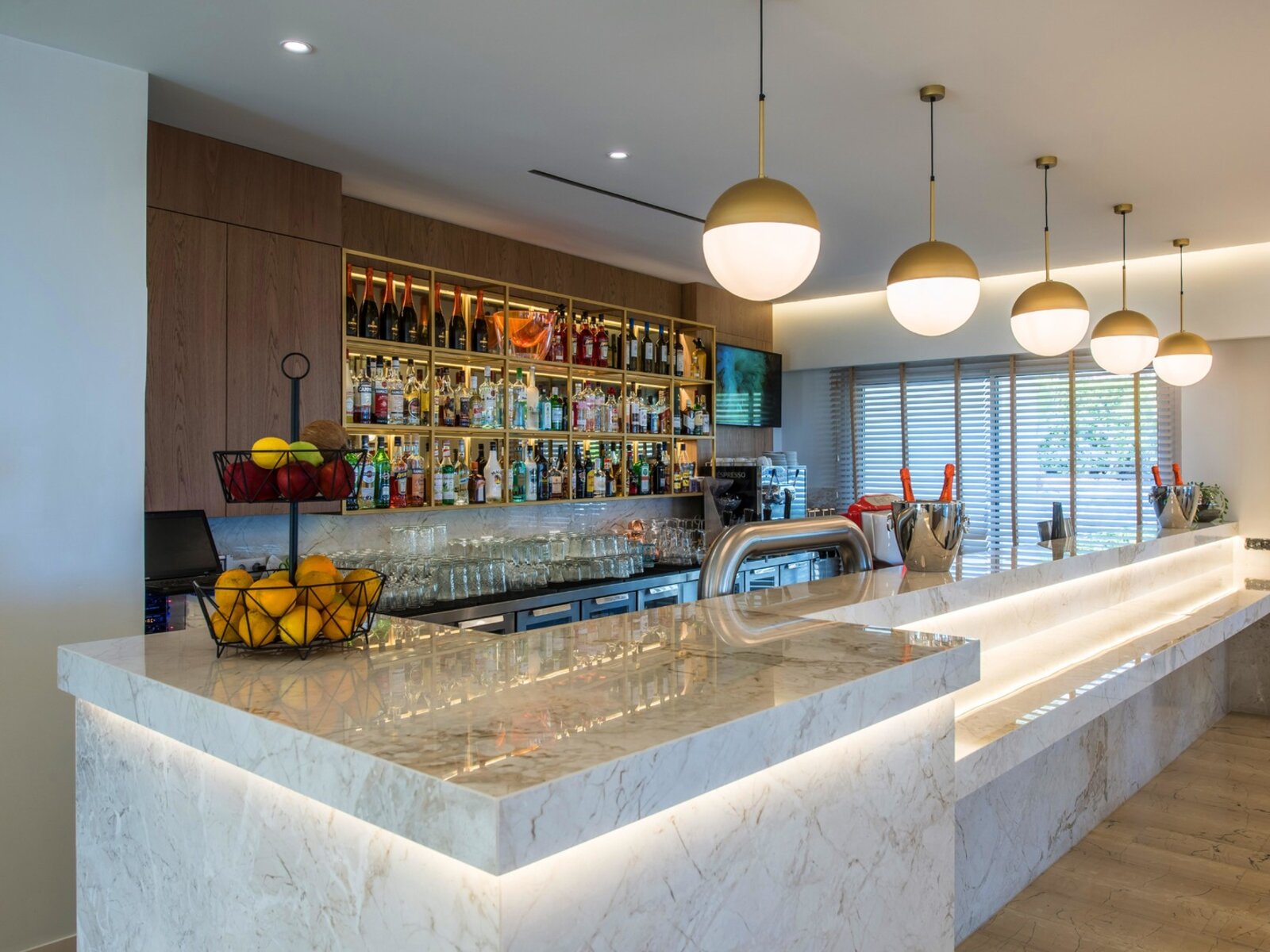 MAIN BAR