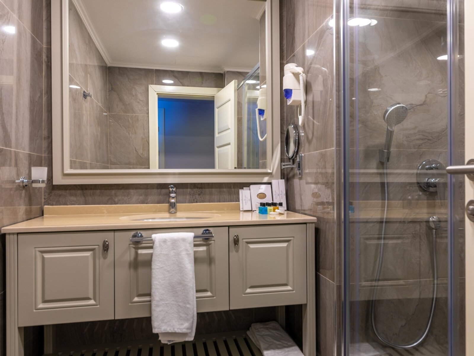 Wohnbeispiel Marine Suite Sea View