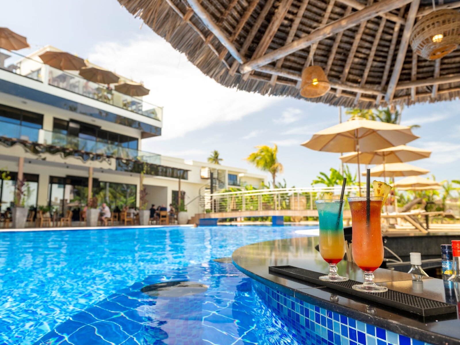 Maji Pool Bar