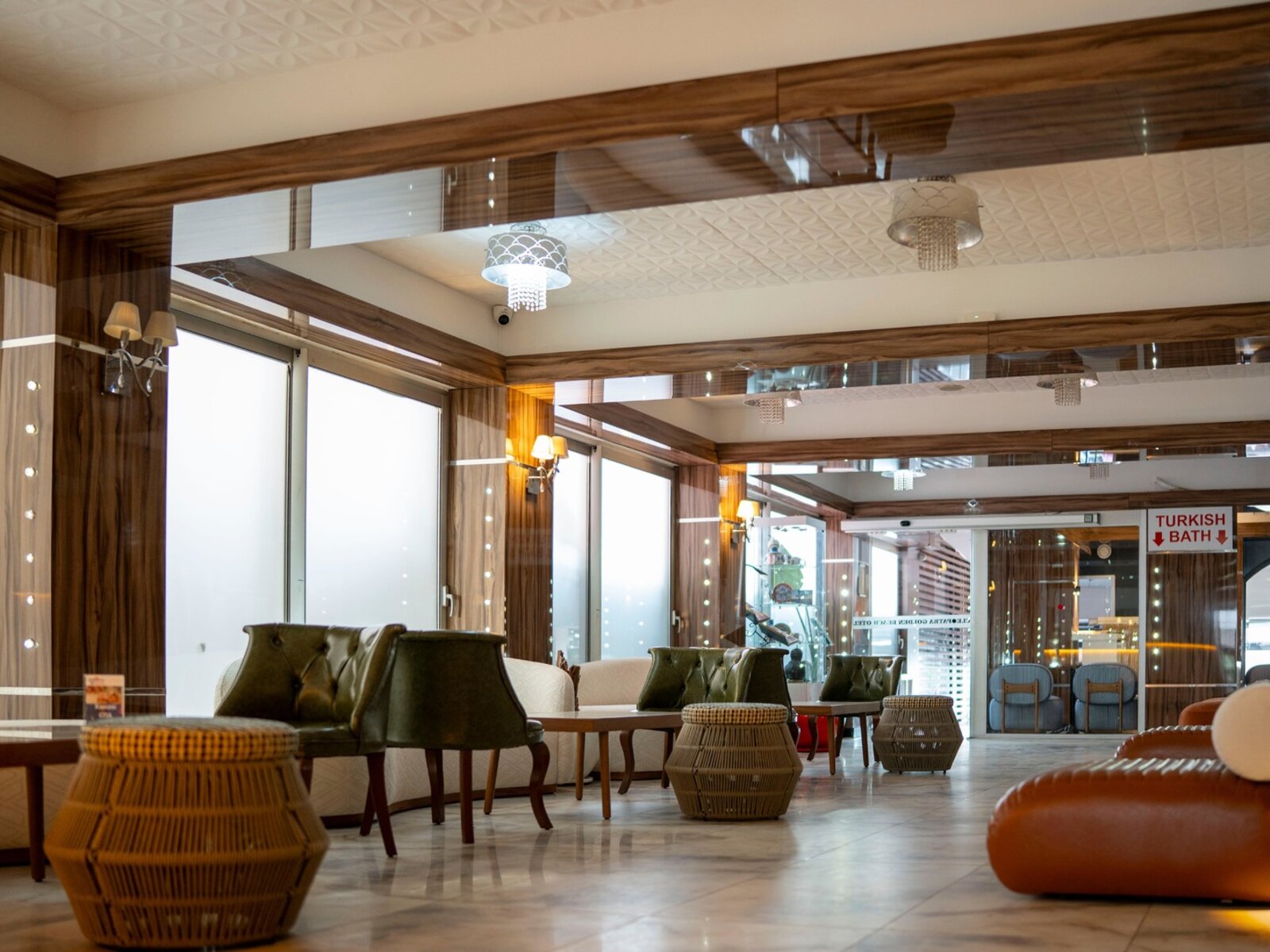 LOBBY BAR