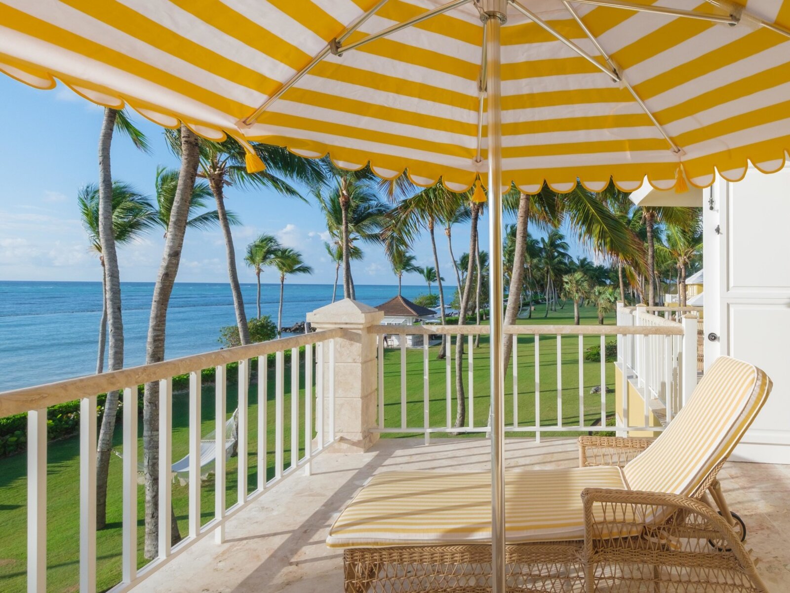 Wohnbeispiel Three Bedroom Villa Beach Front