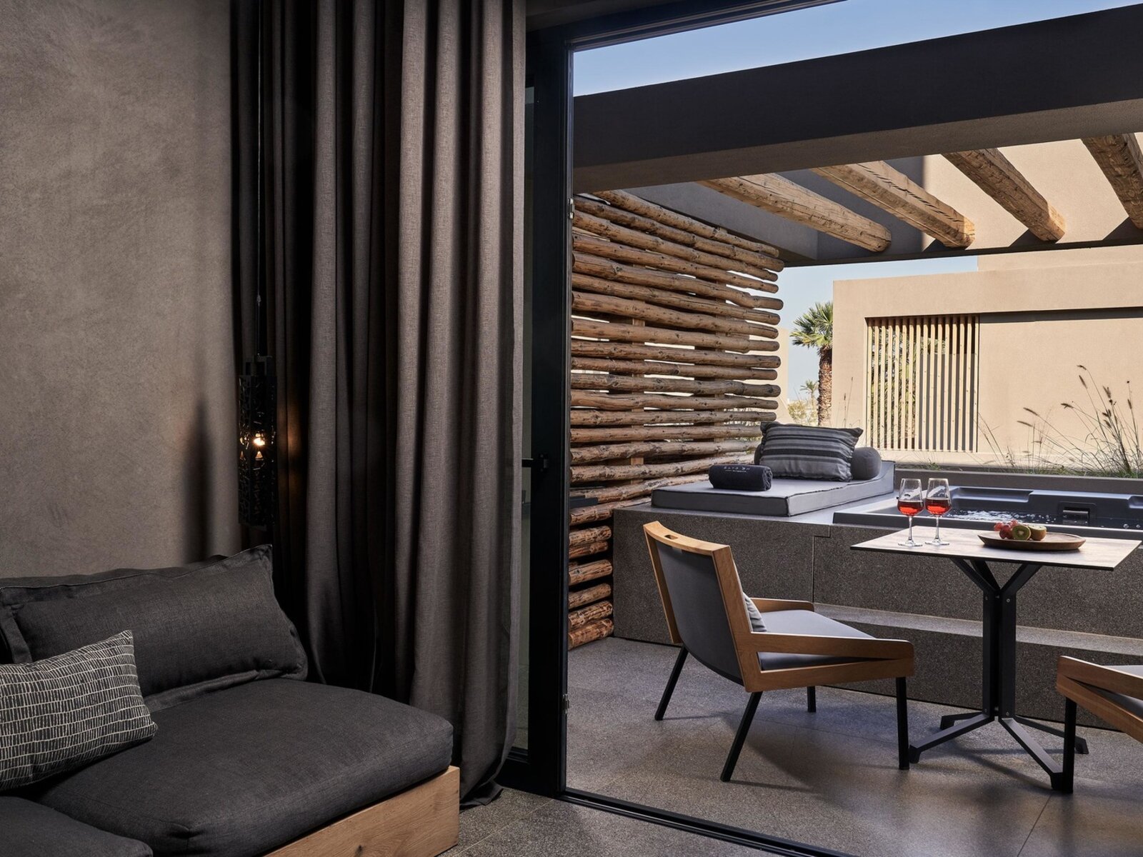 Wohnbeispiel Loft Suite with Outdoor Jacuzzi