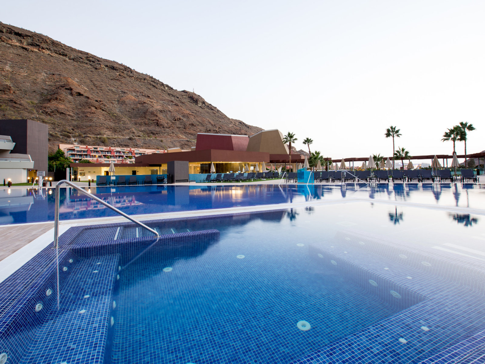 Loungepool
