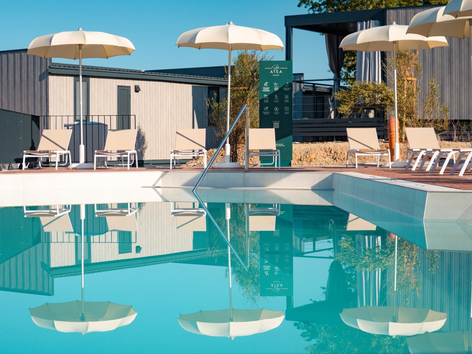 Pool holiday home sector