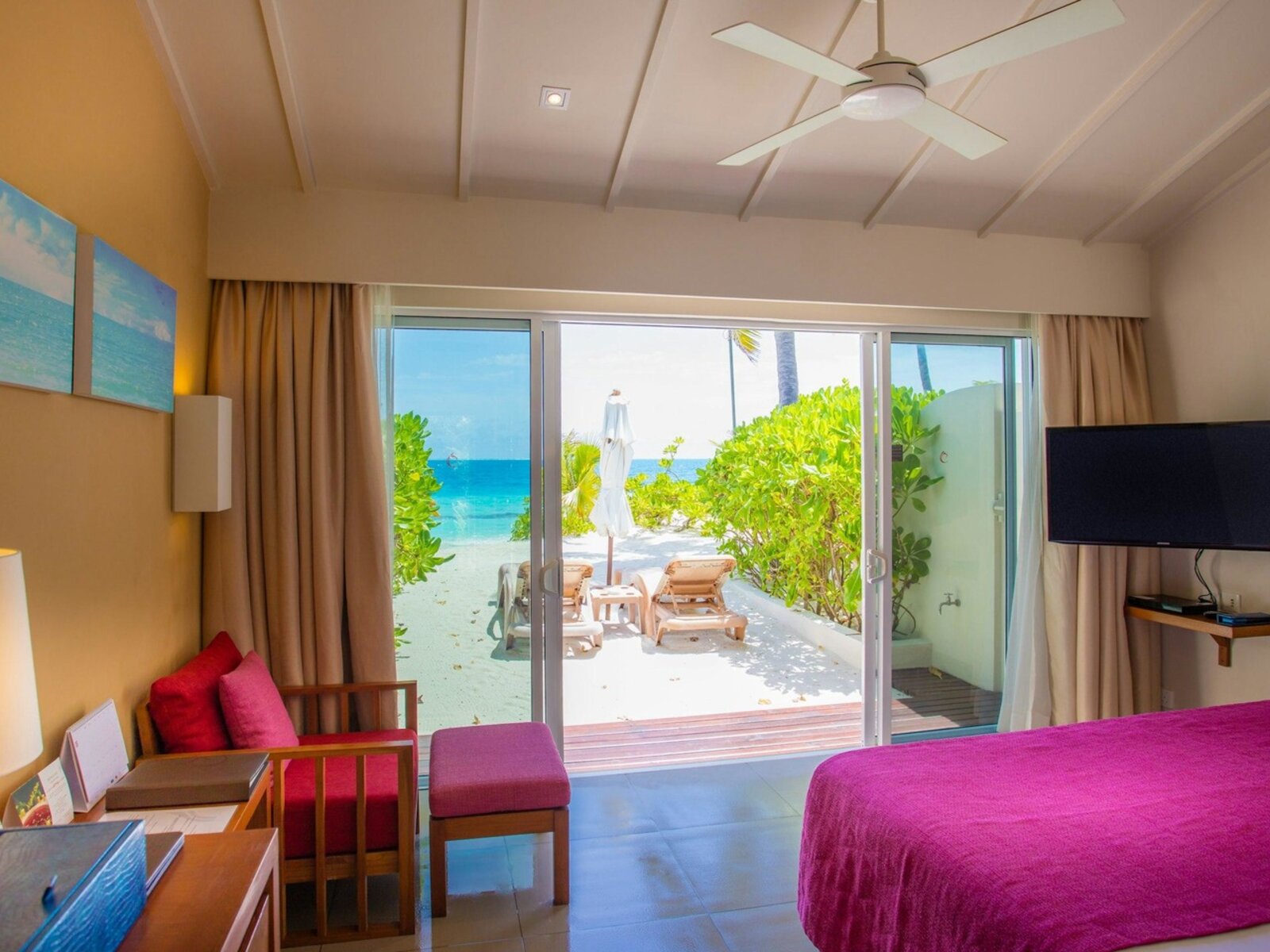 Wohnbeispiel Lagoon View Beach Villa with Swirl Pool