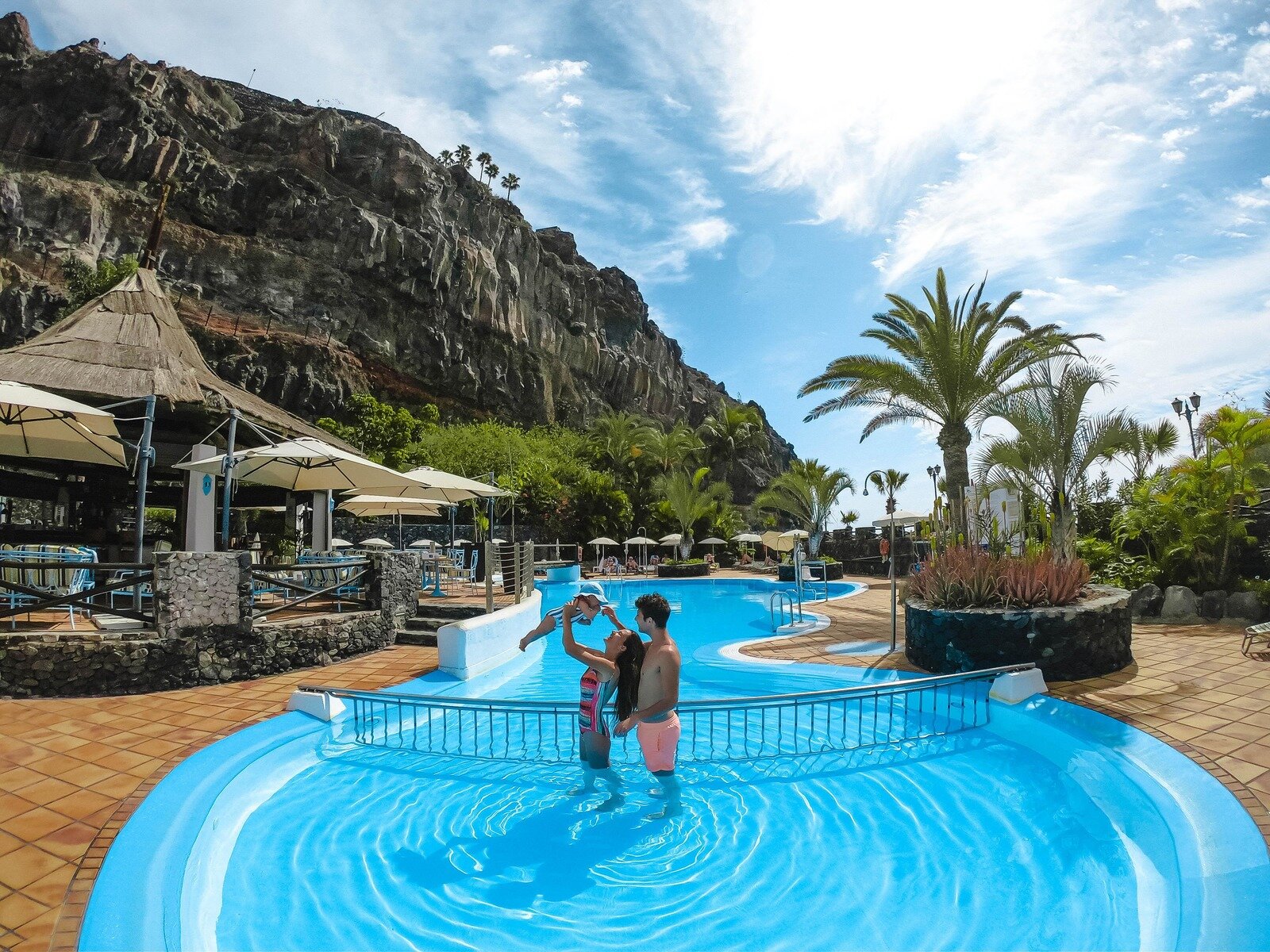 Club Laurel pool