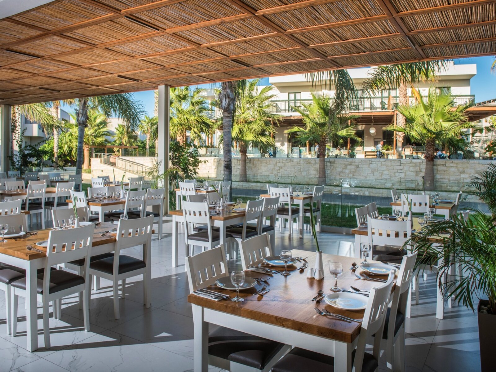 Dionyssos Main Restaurant („AI-generated“)