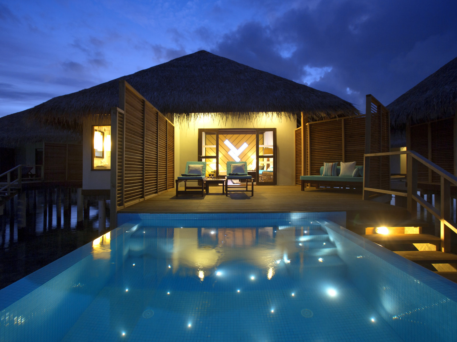 Wohnbeispiel Water Bungalow with Pool