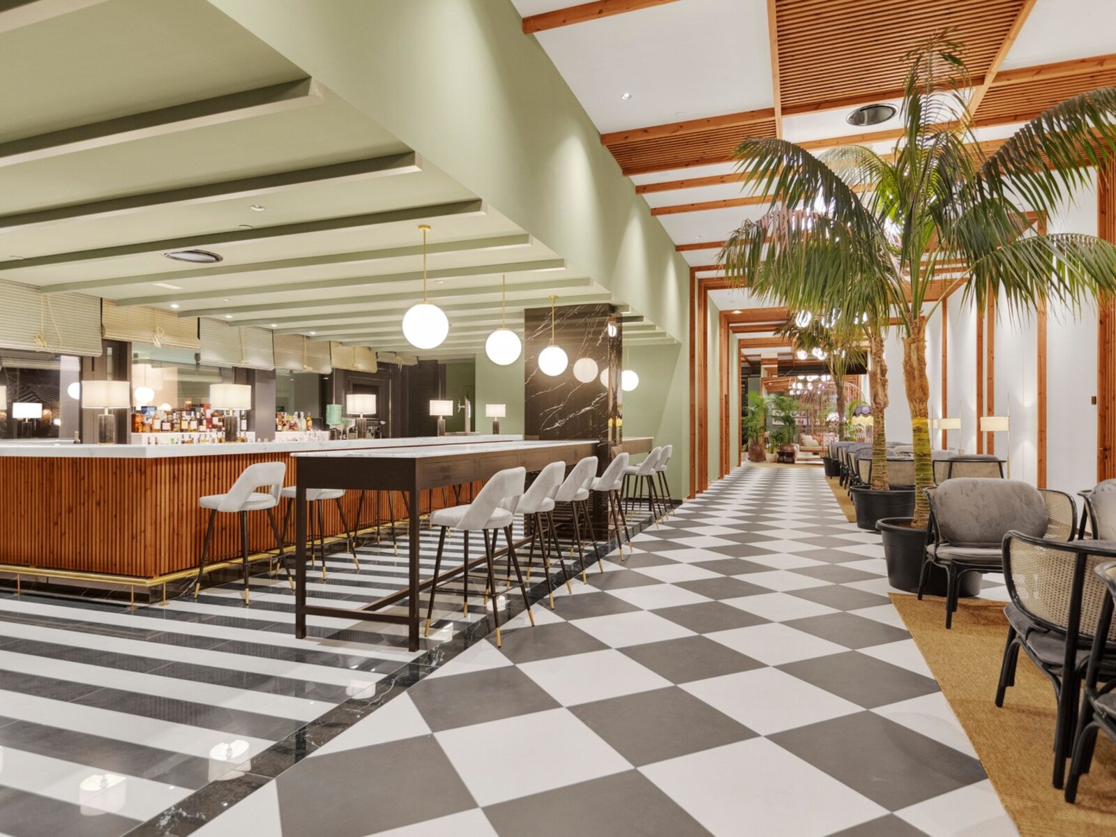 Aire Lobby Bar