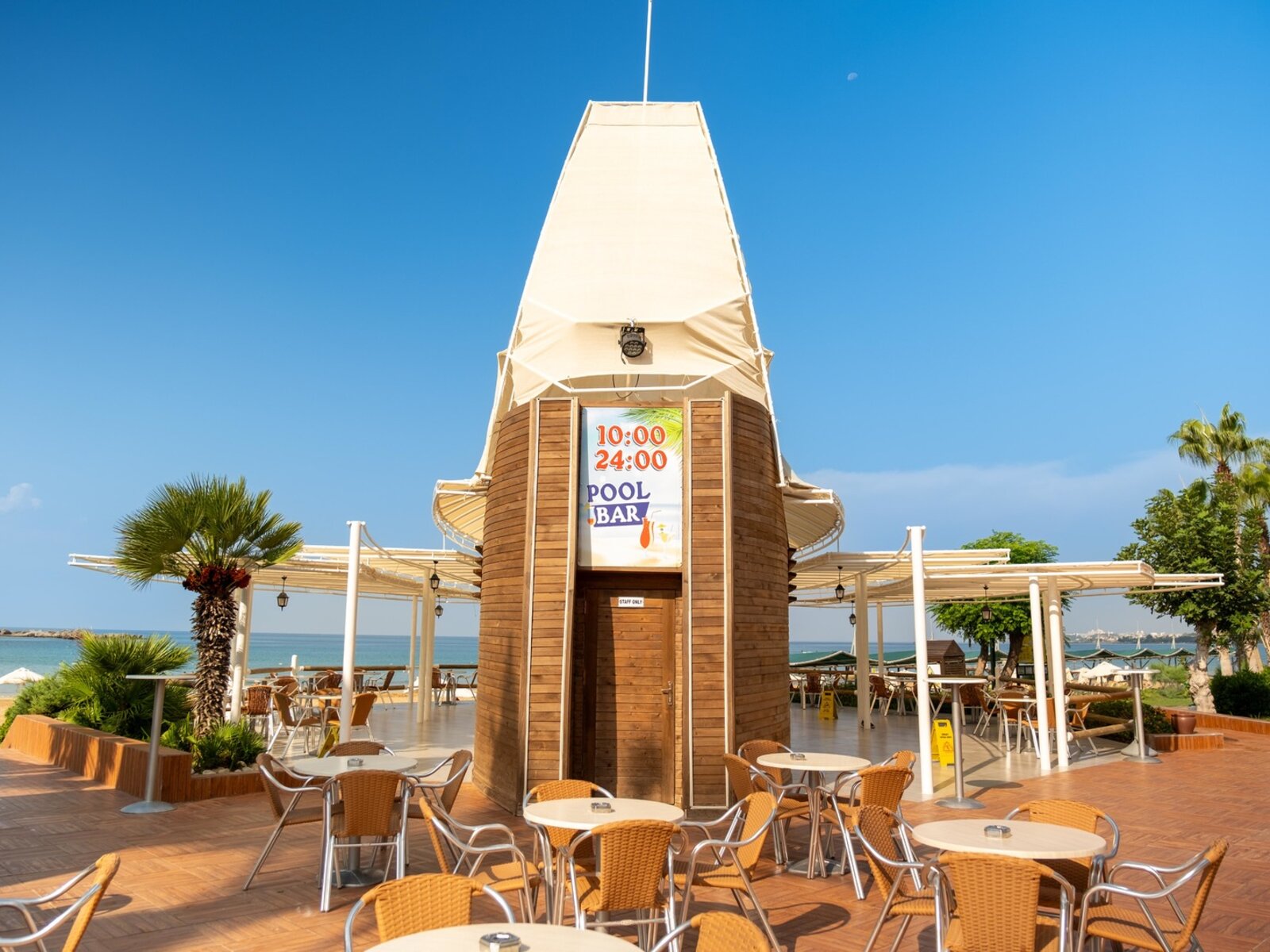 POOL BAR