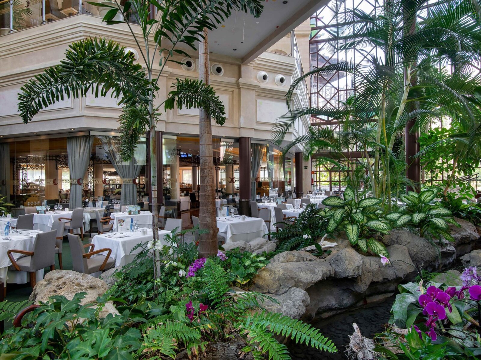 Tamarona Buffet