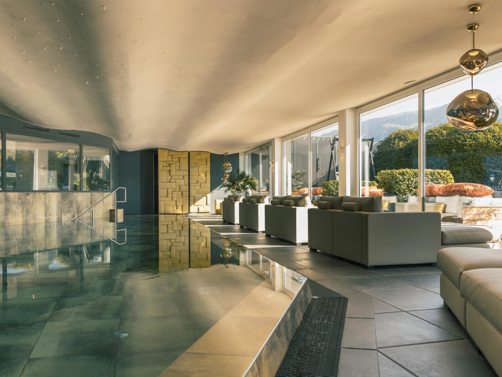 Hallenbad mit Massagedüsen