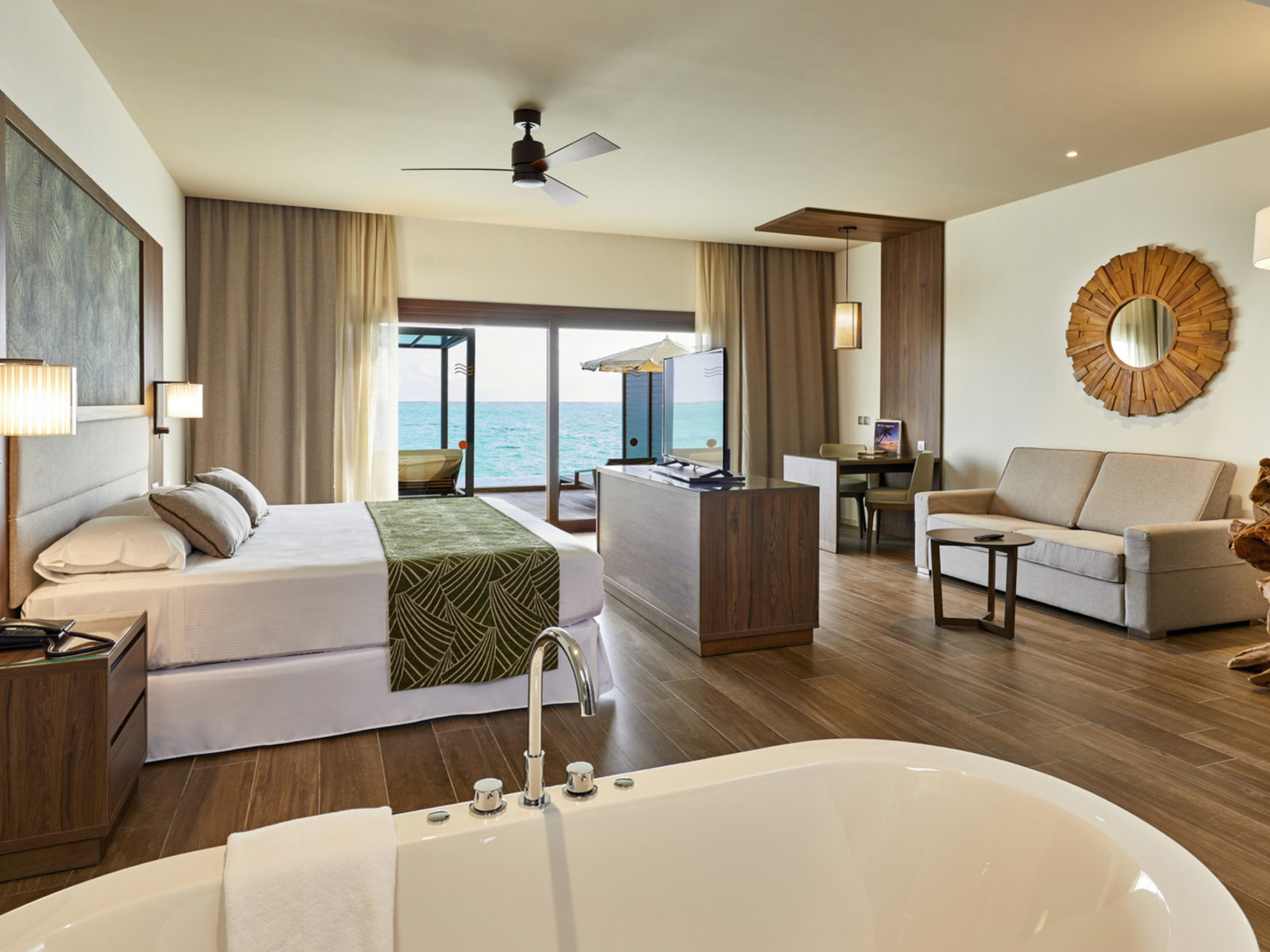 Wohnbeispiel OVERWATER SUITE SWIM UP