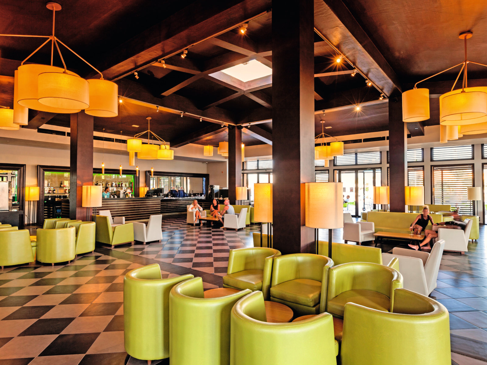 MAIN BAR