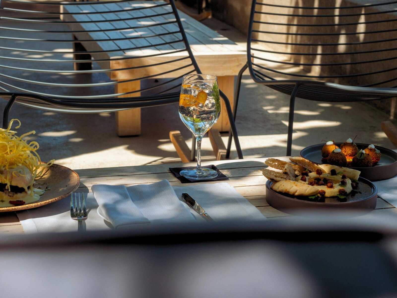 Dionyssos Bar