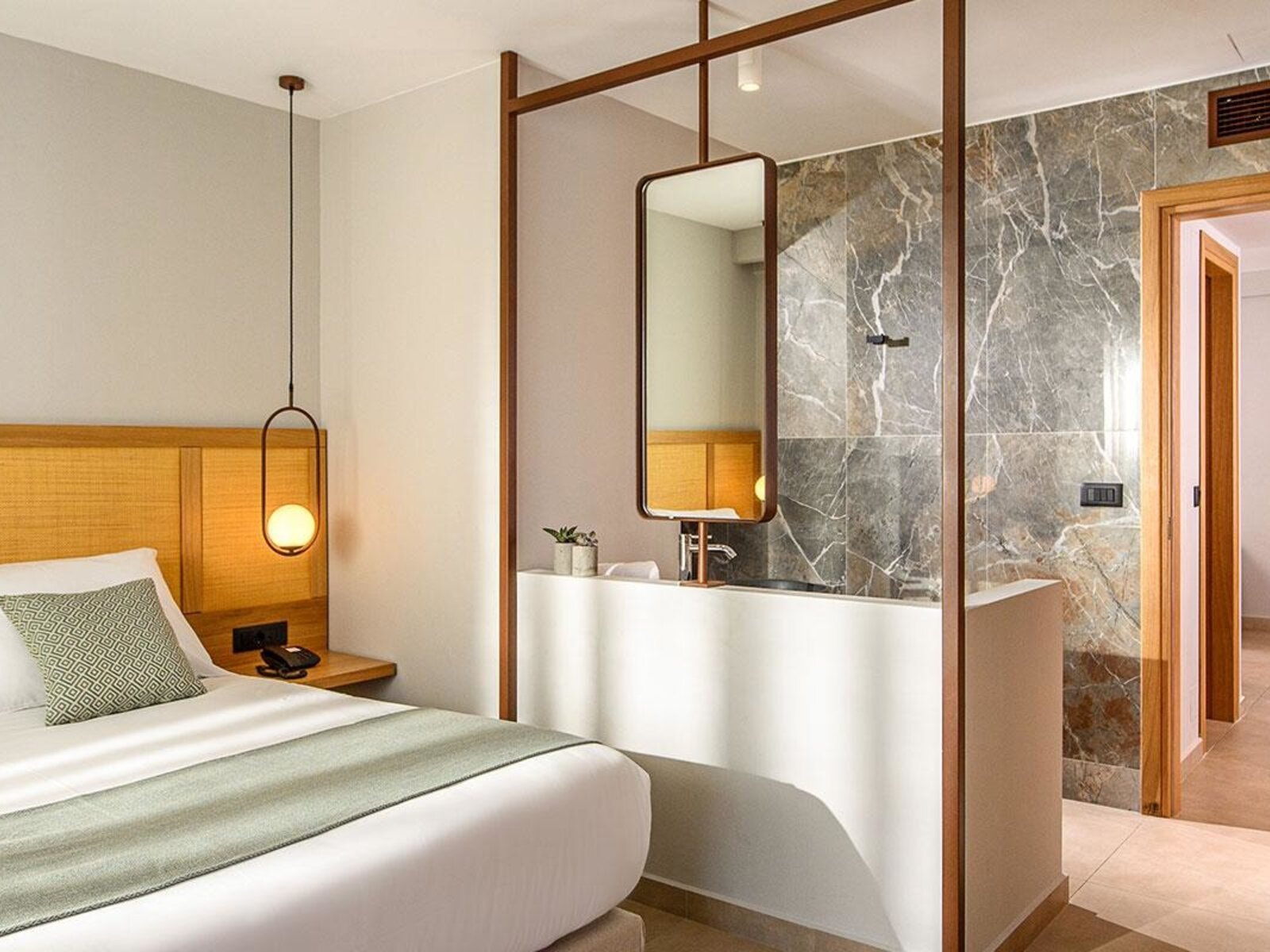 Wohnbeispiel Family Suite Pool View