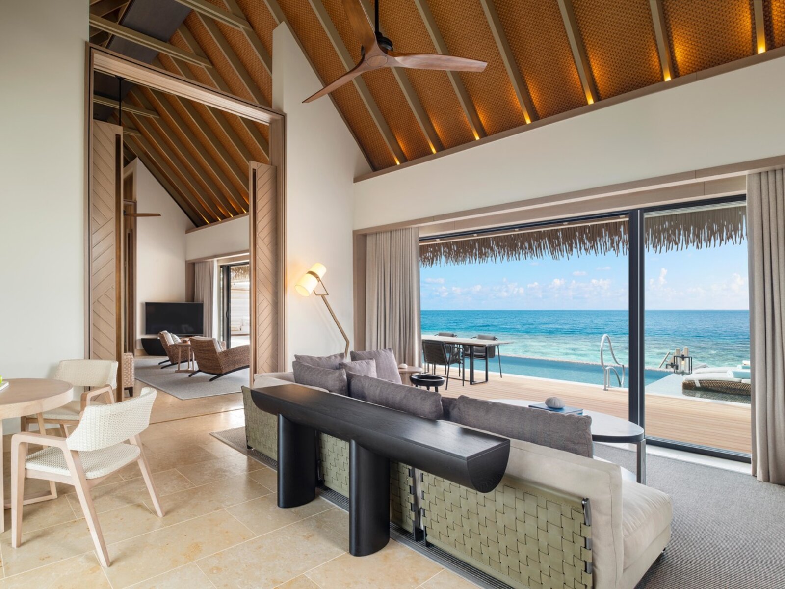 Wohnbeispiel Grand Overwater Villa with Pool