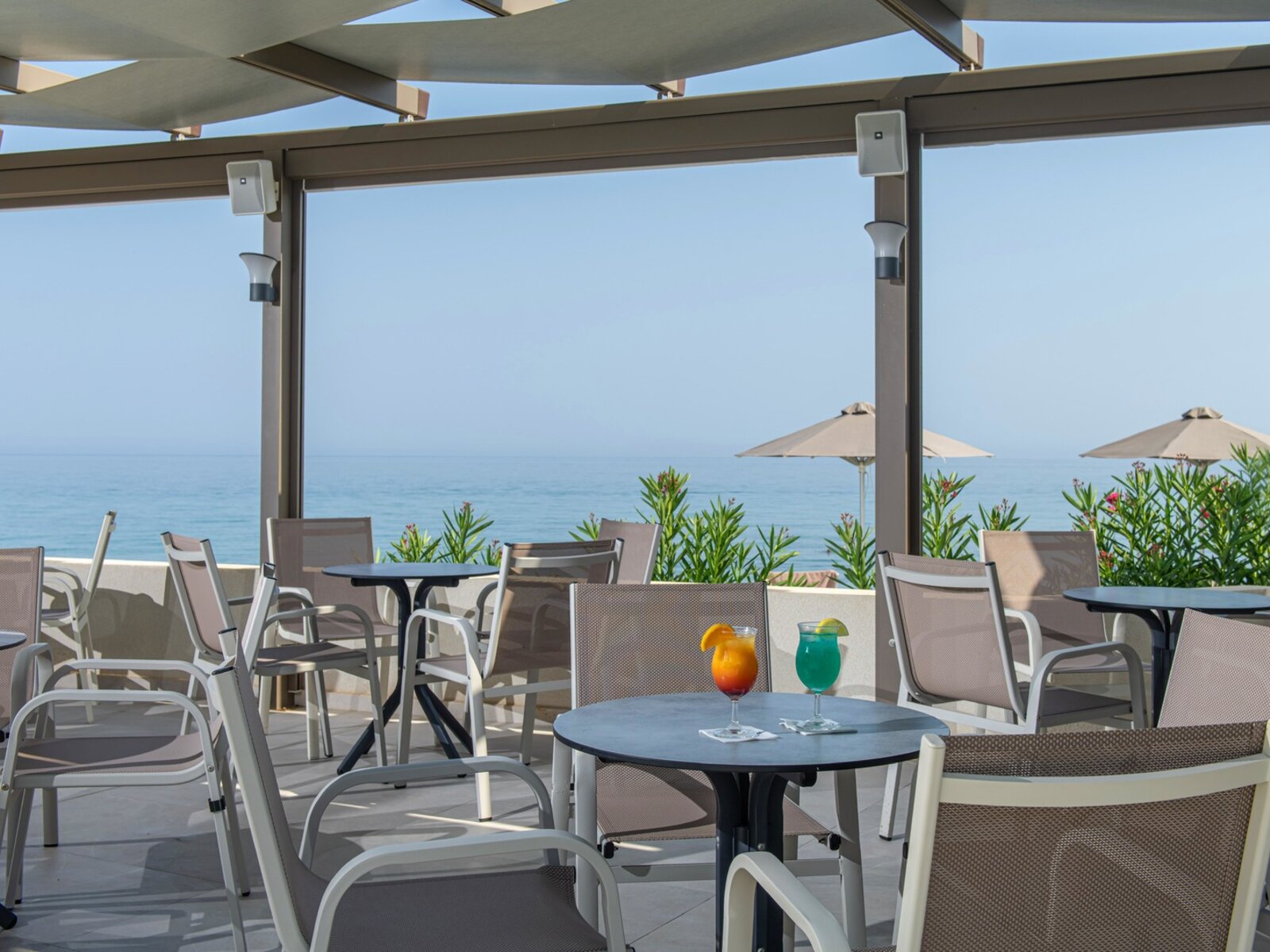 Pool Bar