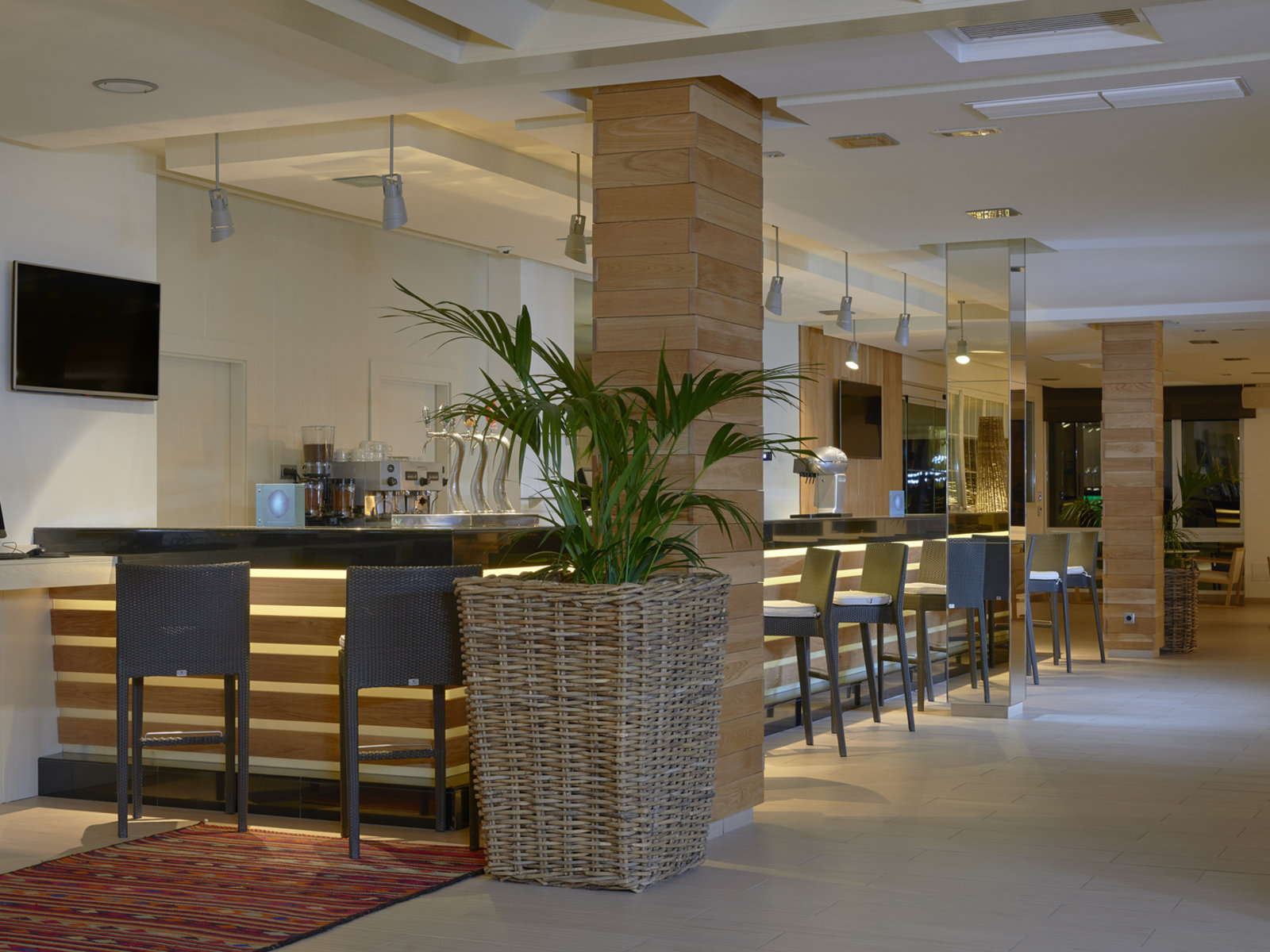 Lobby-Lounge-Bar
