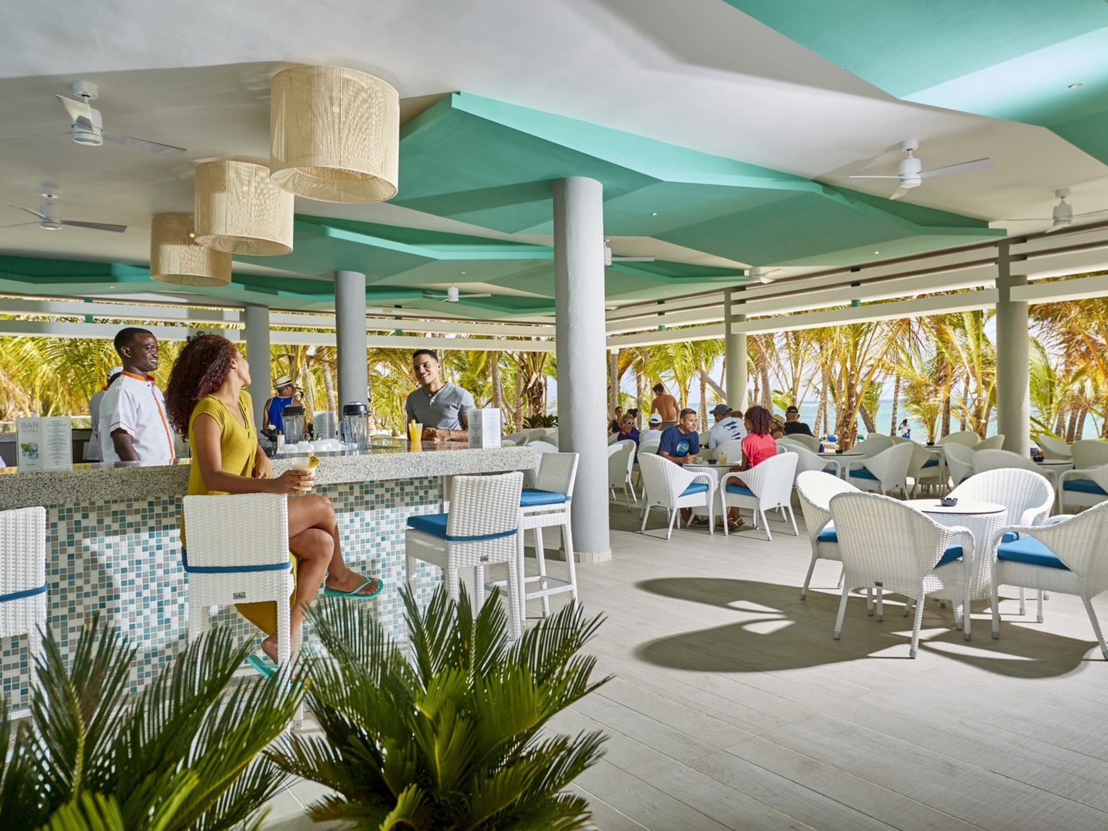 Saona mit Swim-up Bar (Swim Up ab 18 J.)