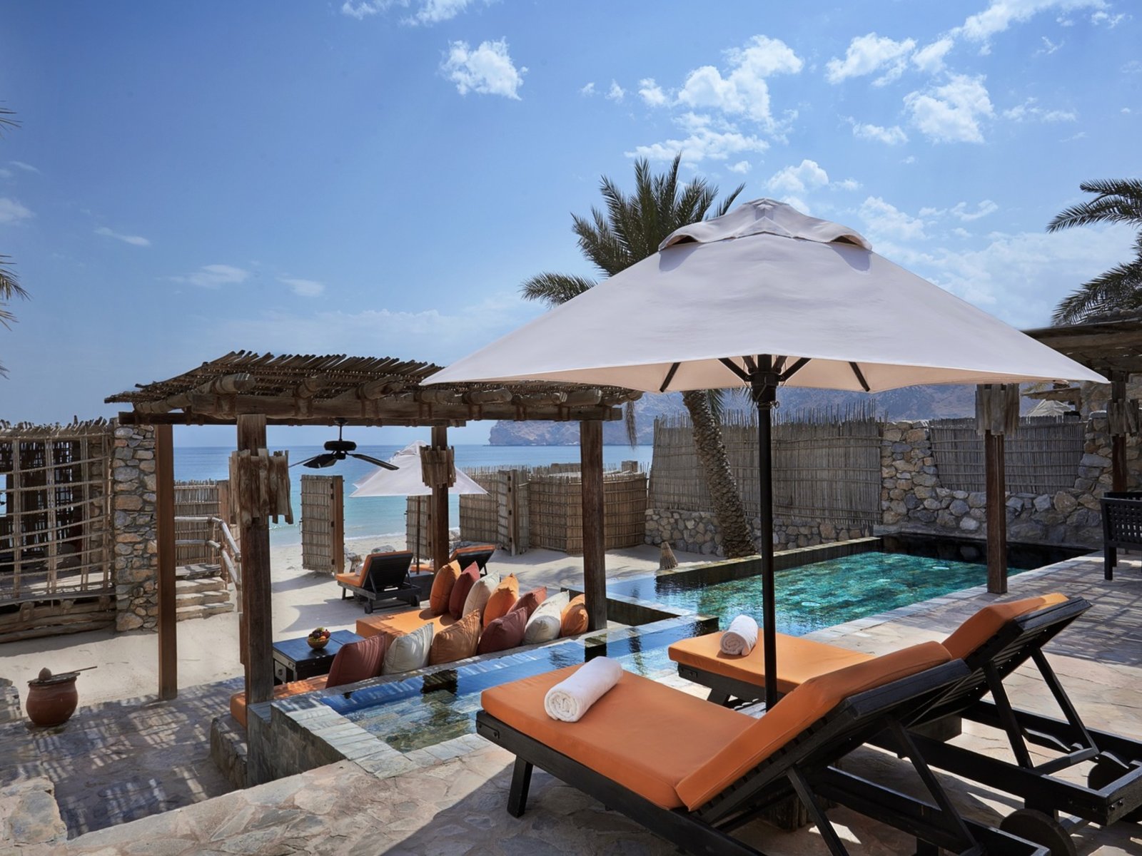 Wohnbeispiel Pool Villa Suite Beachfront